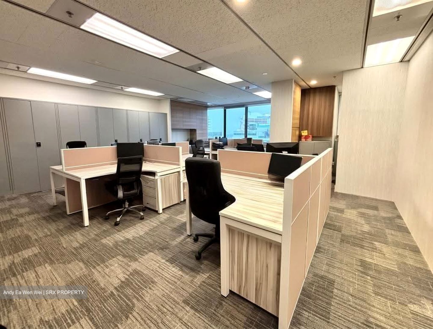 United Square (D11), Office #633724331